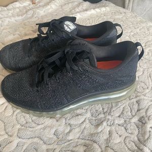 Nike Air Max FlyKnit Women’s SZ 8.5 Black Grey